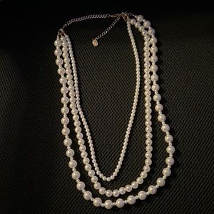 3 layered pearl necklace